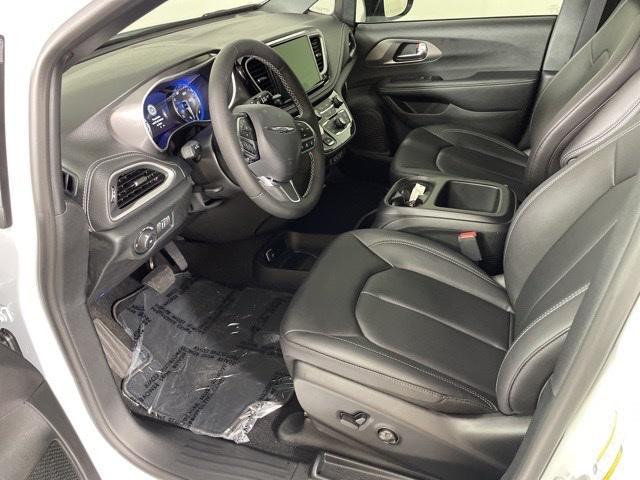 new 2025 Chrysler Pacifica car, priced at $37,945