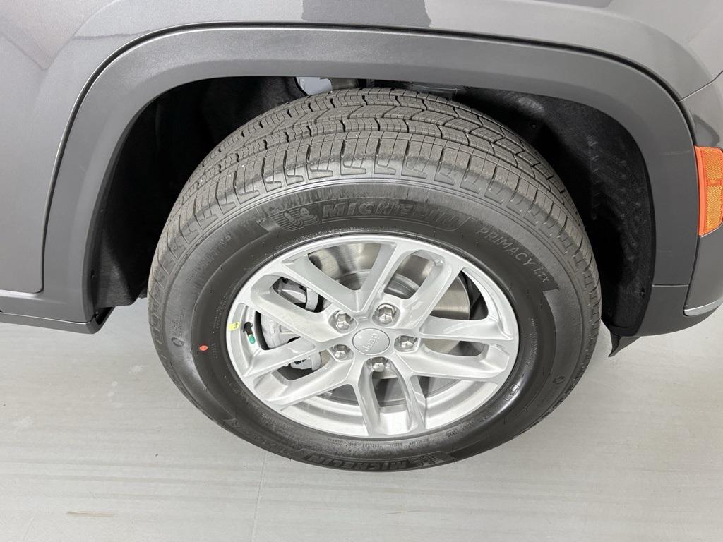 new 2025 Jeep Grand Cherokee L car, priced at $38,900