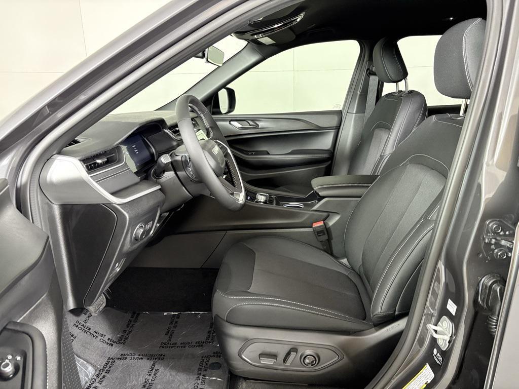 new 2025 Jeep Grand Cherokee L car, priced at $38,900