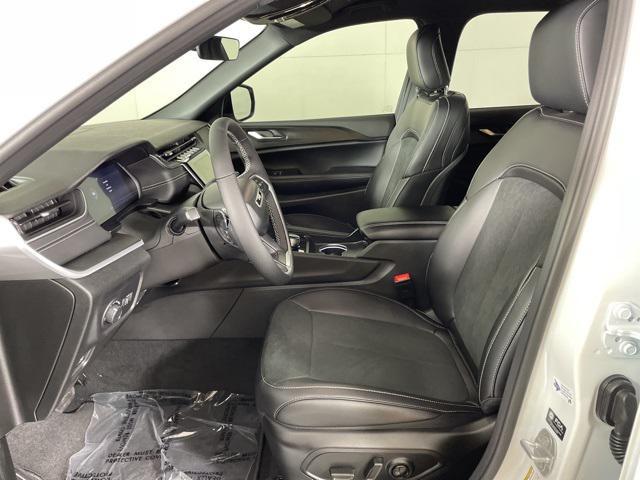 new 2025 Jeep Grand Cherokee car, priced at $39,900