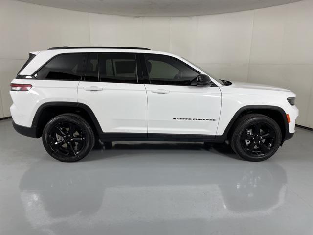 new 2025 Jeep Grand Cherokee car, priced at $39,900
