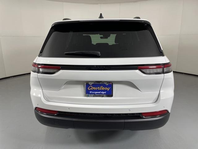 new 2025 Jeep Grand Cherokee car, priced at $39,900