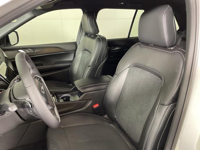 new 2025 Jeep Grand Cherokee car, priced at $39,900