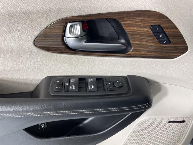 used 2022 Chrysler Pacifica Hybrid car, priced at $27,000
