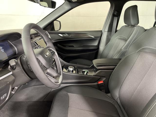 new 2025 Jeep Grand Cherokee car, priced at $33,900