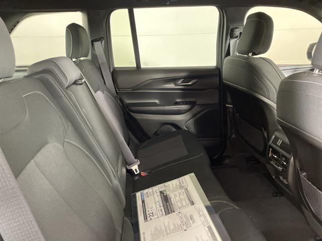 new 2025 Jeep Grand Cherokee car, priced at $33,900