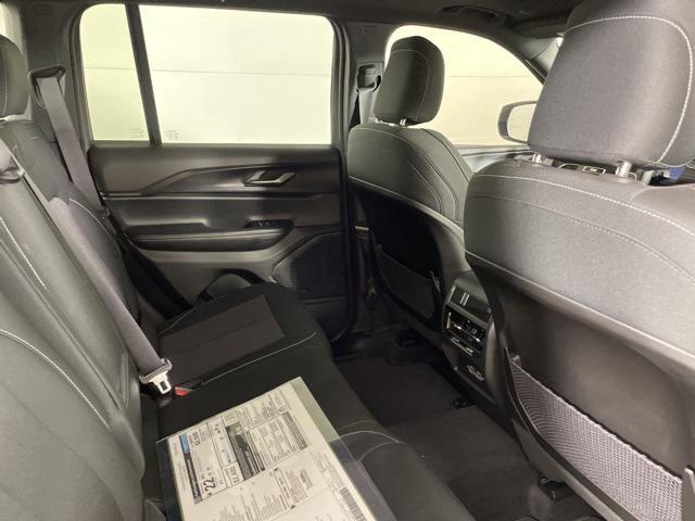new 2025 Jeep Grand Cherokee car, priced at $33,900