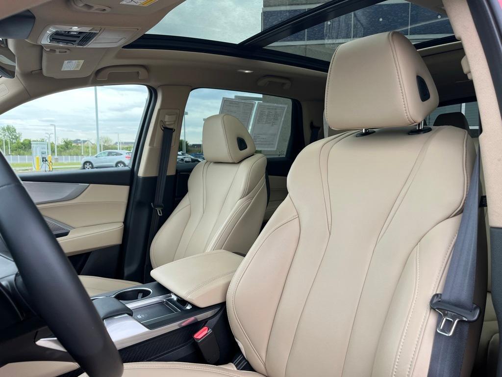 used 2023 Acura MDX car, priced at $37,405