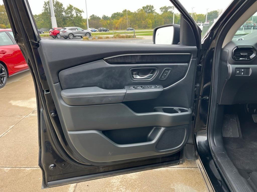 used 2023 Honda Pilot car, priced at $43,920