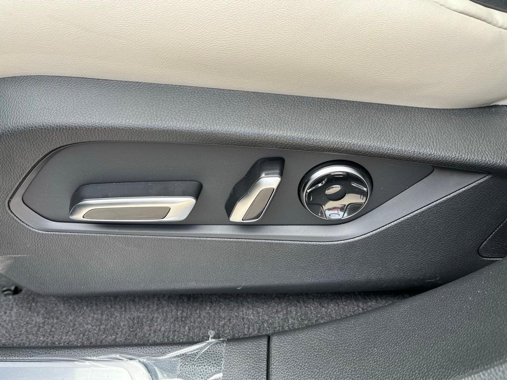new 2025 Acura RDX car, priced at $52,250