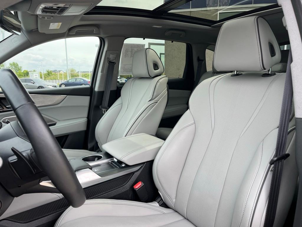 used 2024 Acura MDX car, priced at $54,904