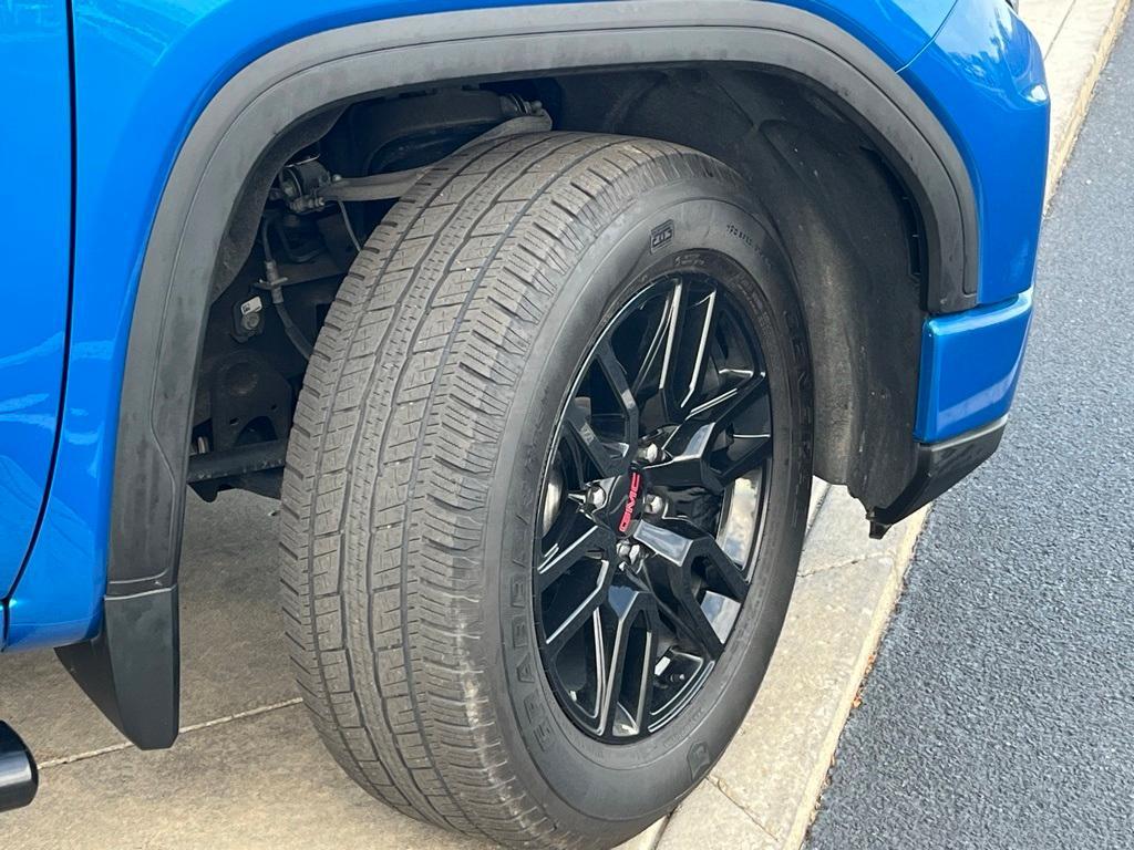 used 2023 GMC Sierra 1500 car, priced at $38,201