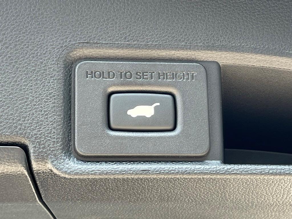 new 2025 Acura RDX car, priced at $49,250