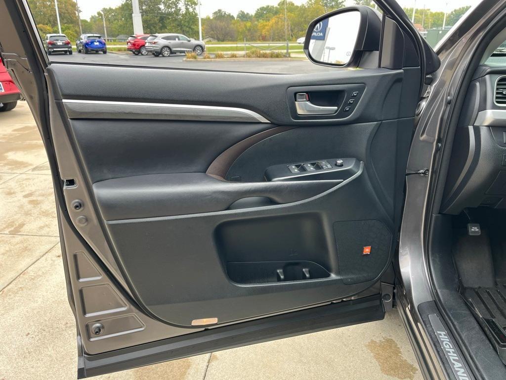 used 2017 Toyota Highlander car, priced at $24,525