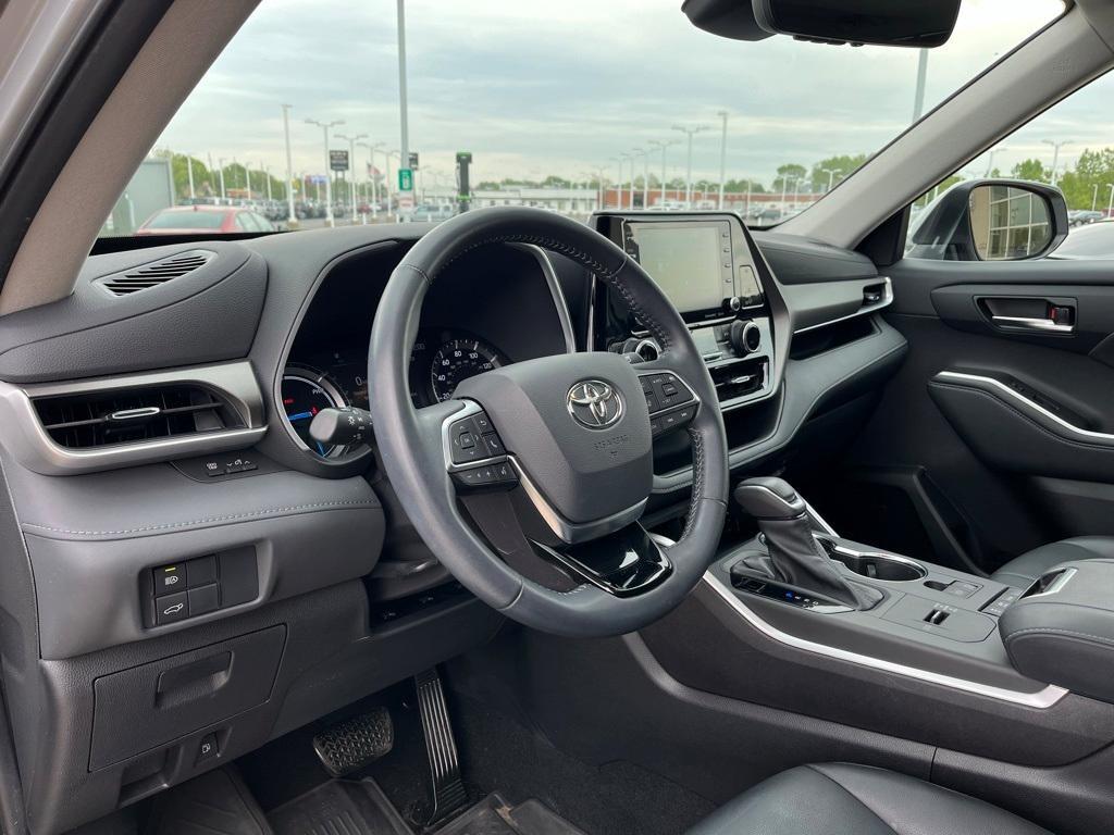 used 2021 Toyota Highlander Hybrid car, priced at $35,914