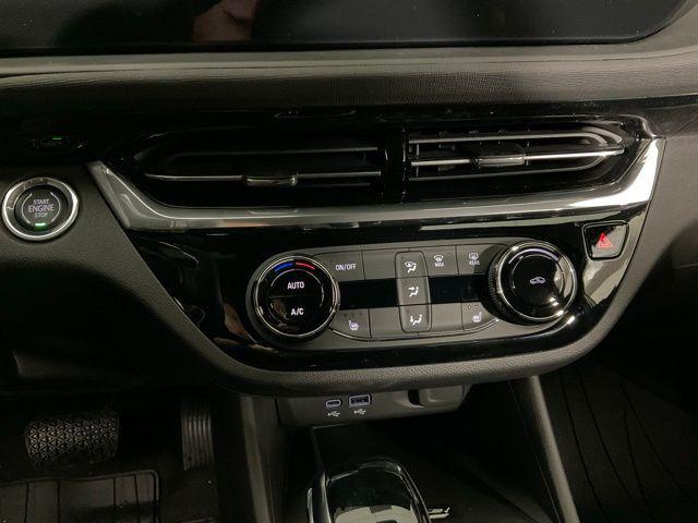 new 2025 Buick Envista car, priced at $28,605