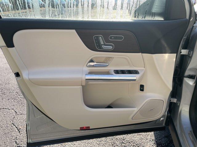 new 2025 Mercedes-Benz GLA 250 car, priced at $49,600