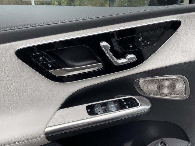 new 2025 Mercedes-Benz GLC 300 car, priced at $60,195