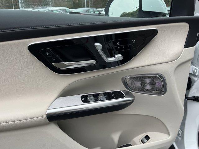 new 2025 Mercedes-Benz GLC 300 car, priced at $59,615