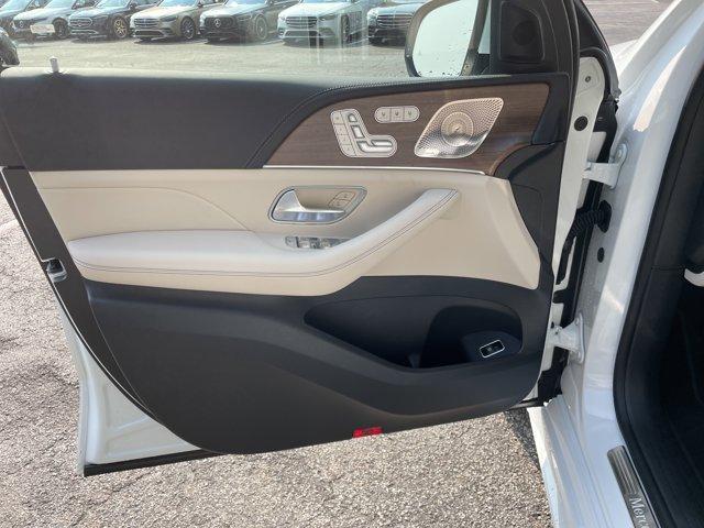 new 2025 Mercedes-Benz GLE 450 car, priced at $90,860