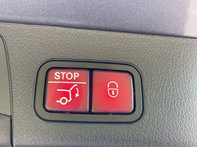 new 2025 Mercedes-Benz GLB 250 car, priced at $53,720