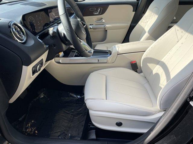 new 2025 Mercedes-Benz GLB 250 car, priced at $52,620