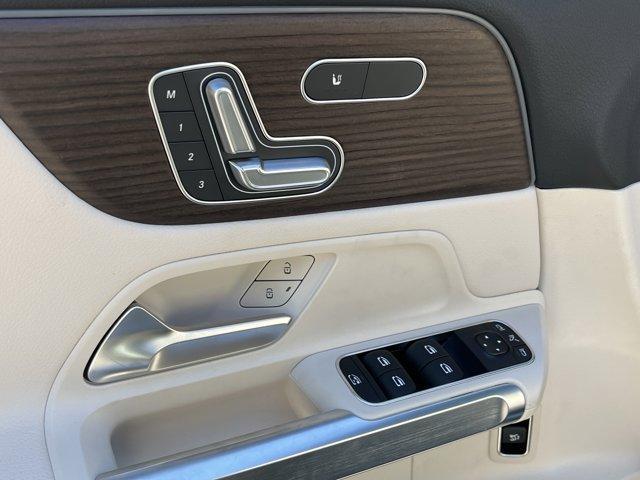 new 2025 Mercedes-Benz GLB 250 car, priced at $49,580