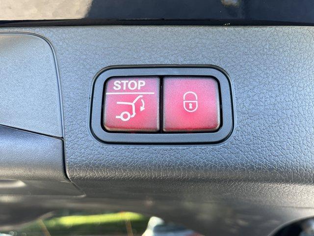 new 2025 Mercedes-Benz GLB 250 car, priced at $49,580