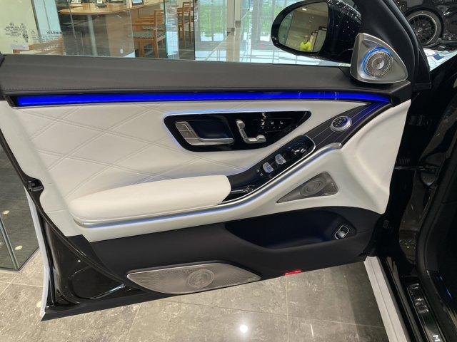 new 2025 Mercedes-Benz Maybach S 680 car, priced at $293,850