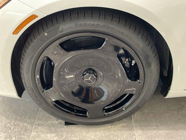 new 2025 Mercedes-Benz Maybach S 680 car, priced at $293,850