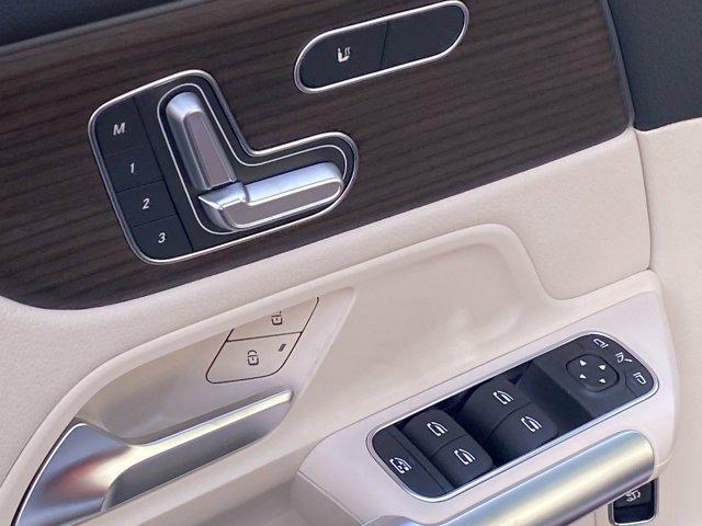new 2025 Mercedes-Benz GLA 250 car, priced at $49,620