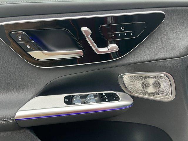 new 2025 Mercedes-Benz GLC 300 car, priced at $60,565