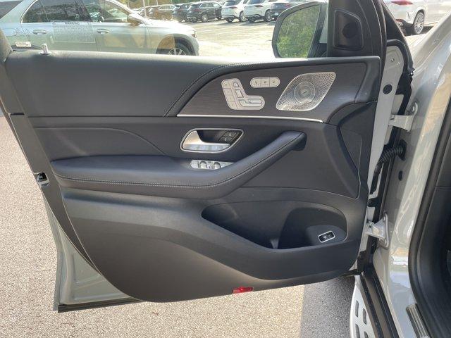 new 2025 Mercedes-Benz GLS 450 car, priced at $101,275
