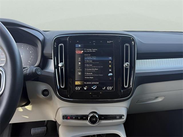 used 2022 Volvo XC40 car, priced at $19,385