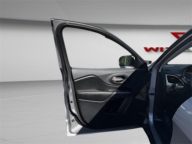 used 2019 Jeep Cherokee car, priced at $12,998