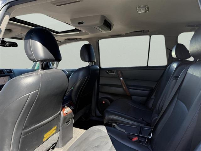 used 2012 Toyota Highlander car, priced at $15,734