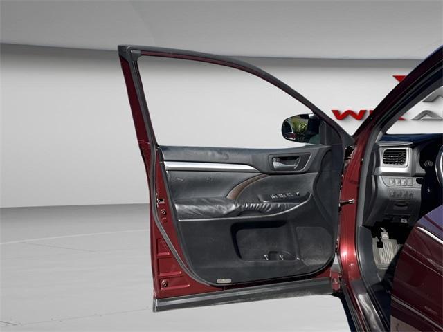 used 2014 Toyota Highlander car, priced at $15,876