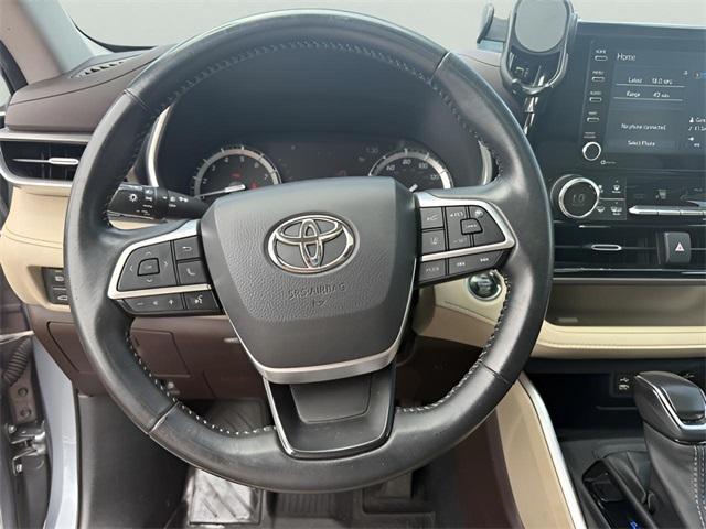 used 2022 Toyota Highlander car, priced at $35,563