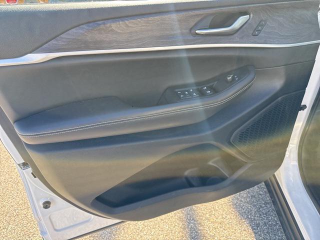 used 2023 Jeep Grand Cherokee car, priced at $35,498