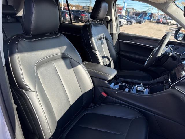 used 2023 Jeep Grand Cherokee car, priced at $35,498