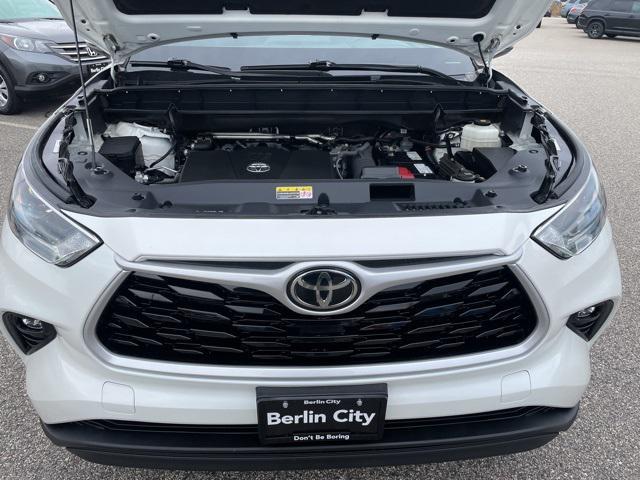 used 2021 Toyota Highlander car, priced at $29,998