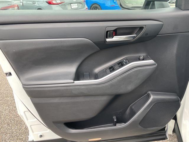 used 2021 Toyota Highlander car, priced at $29,998