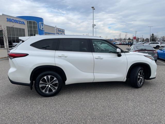 used 2021 Toyota Highlander car, priced at $29,998