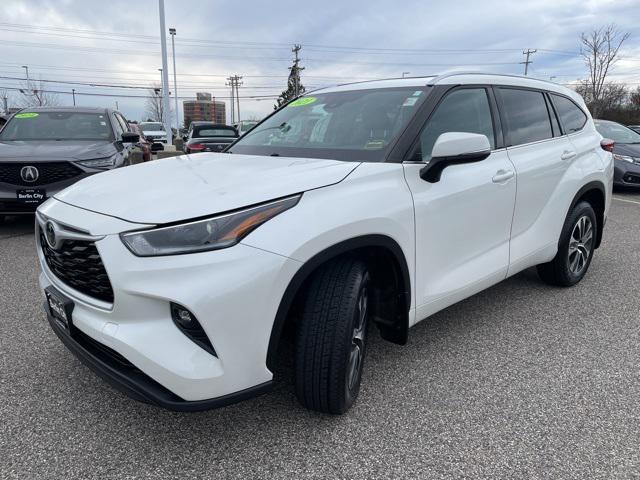 used 2021 Toyota Highlander car, priced at $29,998