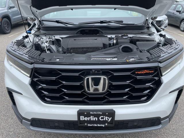 new 2025 Honda Pilot car, priced at $51,305