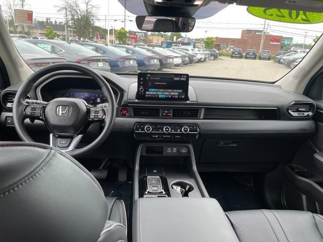 used 2025 Honda Pilot car, priced at $49,656