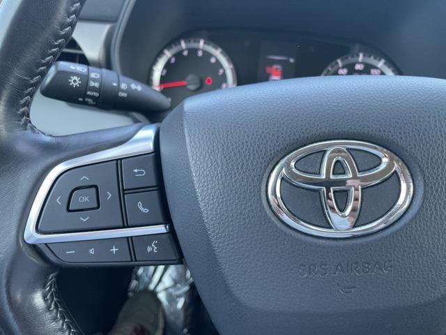 used 2021 Toyota Highlander car, priced at $28,998