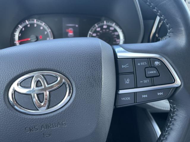 used 2021 Toyota Highlander car, priced at $28,998