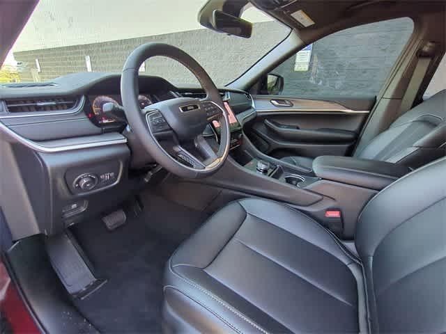 new 2025 Jeep Grand Cherokee car, priced at $36,900