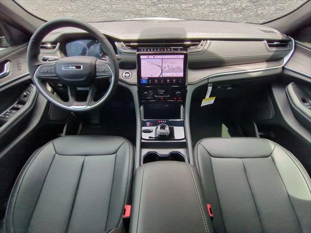 new 2025 Jeep Grand Cherokee car, priced at $40,250